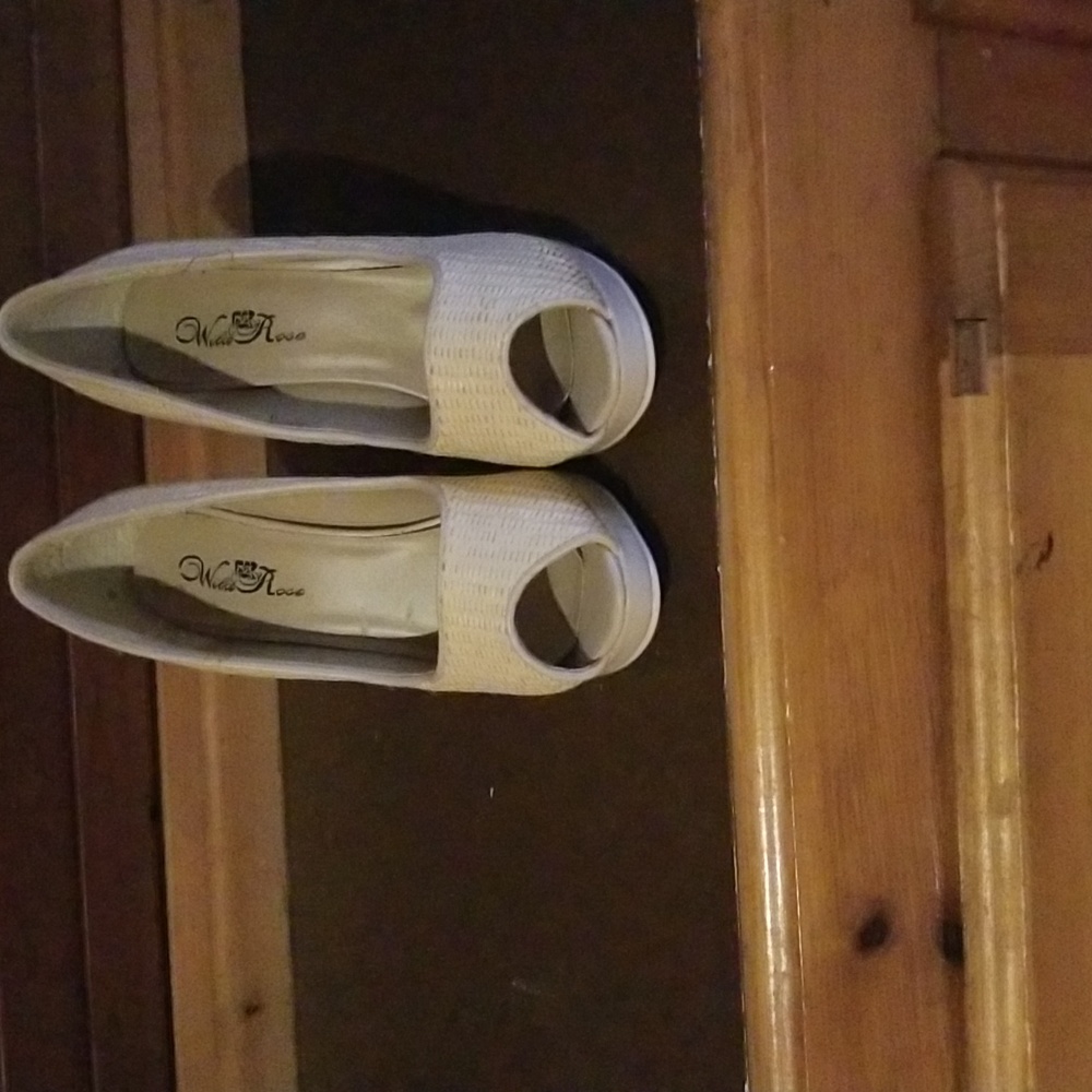 Shoe